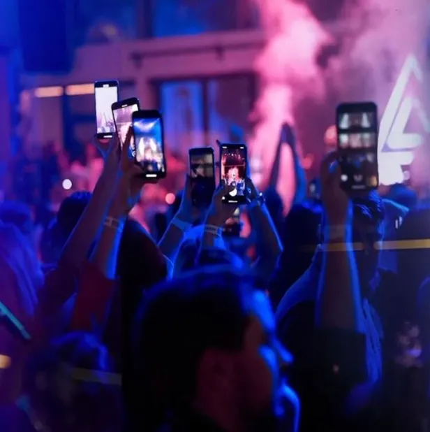 Ukrayna'da dünyayı ayağa kaldıran görüntüler! Normalleşme sonrası gece kulüpleri adeta koronavirüs yokmuşçasına doldu taştı!-5