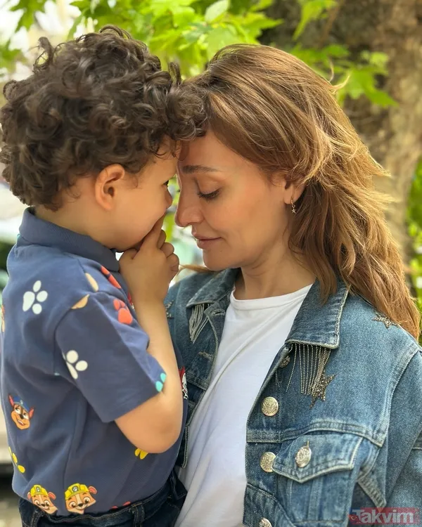 Didem Balçın ve oğlu
