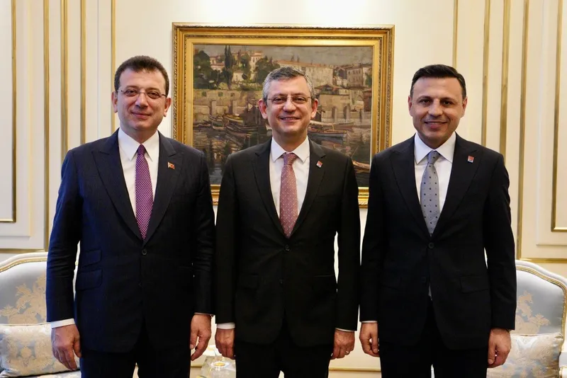 ses-kaydi-bombasi-patlamisti-chpli-beyoglu-belediye-baskani-inan-guney-ifadeye-cagrildi-1742892331537.jpeg İmamoğlu, Özel ve İstanbul İl Başkanı Çelik