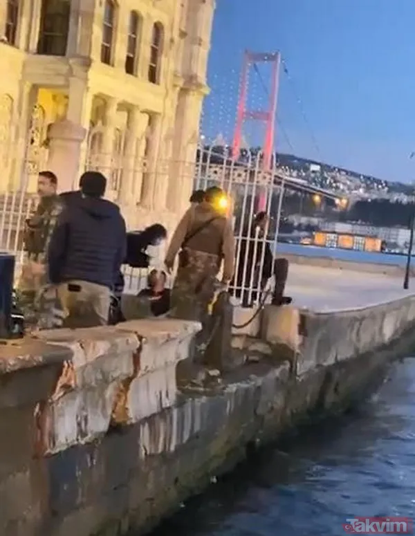 Özel Harekat polisi İstanbul Boğazı'na atlayıp turisti kurtardı - 12