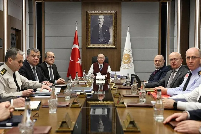 Terör hedeflerine ölüm yağıyor: Kamışlı'dan dumanlar yükseliyor | Bakan açıkladı: 78 hedef vuruldu 77 terörist etkisiz hale getirildi-2
