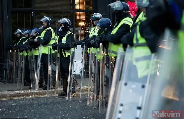 İngiltere’de kaos dinmiyor! 100 yeni isyan: Bu gece en zoru olacak! Çalışanlar eve kaçtı dükkanlar kepenk kapattı - 9