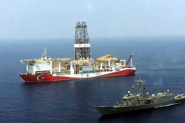 Deniz Kuvvetleri'nden yakın markaj sürüyor