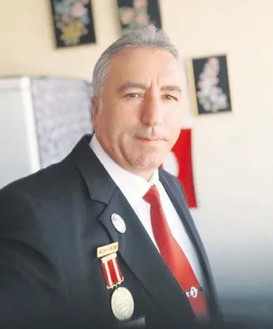 6-ay-once-kalp-krizinden-olen-arkadasinin-adina-duzenlenen-turnuvada-kalp-krizi-gecirdi-yasam-haberleri-1666394663993.jpeg 6 ay önce kalp krizinden ölen arkadaşının adına düzenlenen turnuvada kalp krizi geçirdi | Yaşam haberleri-6