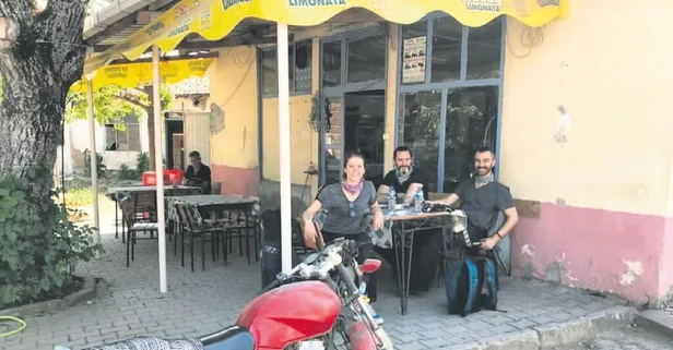 Köy kahvesinde sohbet