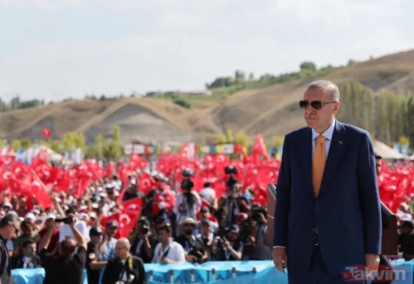 Malazgirt Zaferi'nin 951. yıl dönümünde Ahlat'tan coşku dolu kareler! Başkan Erdoğan ve Devlet Bahçeli Selçuklu mezarını ziyaret etti - 26