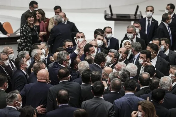 CHP’li Sezgin Tanrıkulu’ndan Tahir Elçi provokasyonu! Hendek terörünü görmezden gelip HDP’ye sahip çıkınca TBMM karıştı-3