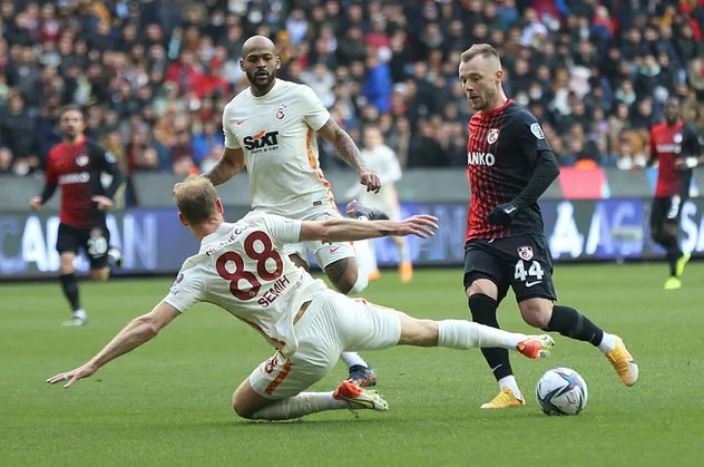 Galatasaray'da Semih Kaya'nın sağ bek faciası! Rakamlar şok etkisi yarattı