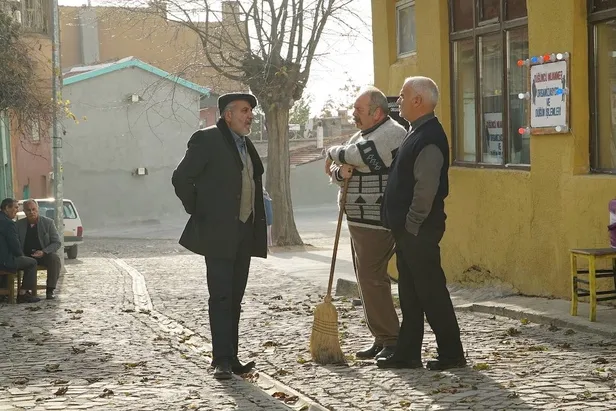 asklarin-cikmaza-girdigi-gonul-dagindan-yeni-karakter-mujdesi-koyde-senliklerle-karsilanacak-1639237373177.jpg Köyde şenliklerle karşılanacak! Aşkların çıkmaza girdiği Gönül Dağı'ndan yeni karakter müjdesi!-6