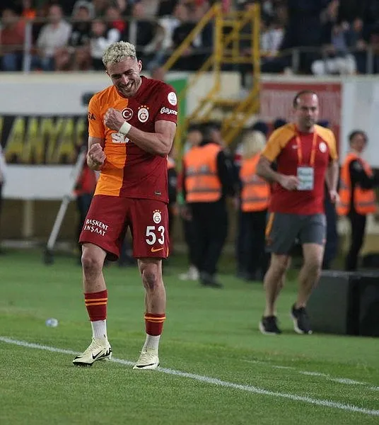 aslan-yeniden-lider-galatasaray-deplasmanda-alanyasporu-farkli-gecti-iste-macta-yasananlar-1713207493490.jpeg Aslan yeniden lider | Galatasaray deplasmanda Alanyaspor'u farklı geçti! İşte maçta yaşananlar...-5