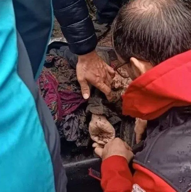 sel-sularina-kapilip-hayatlarini-kaybetmislerdi-yeni-evli-ciftle-ilgili-kahreden-ortaya-cikti-1694070759375.jpeg Sel sularına kapılıp hayatlarını kaybetmişlerdi! Yeni evli çiftle ilgili kahreden detay ortaya çıktı-5