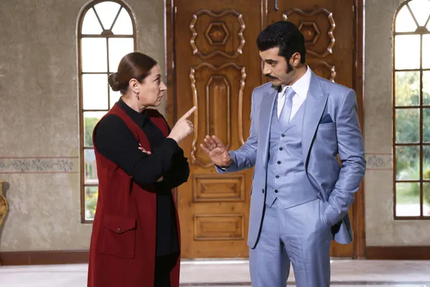 bir-zamanlar-cukurovadan-ayrilan-isim-icin-flas-adim-teklif-goturuldu-yuvaya-resmen-geri-donuyor-1629368640962.jpg Bir Zamanlar Çukurova'dan sonra yuvaya resmen geri dönüyor! Ayrılan isim için flaş adım teklif götürüldü-7