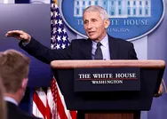 ABD Alerji ve Bulaşıcı Hastalıklar Enstitüsü Direktörü Dr. Fauci: Koronavirüs aşısı, yeniden virüse yakalanmayı önlemekte doğal bağışıklıktan daha etkili