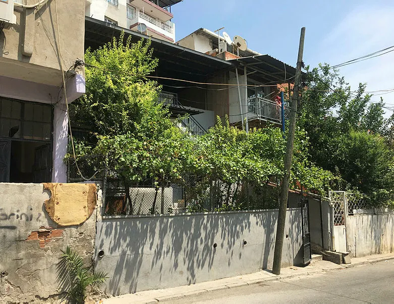 İzmir’de feci olay! 4’üncü kattan zemine çakıldı