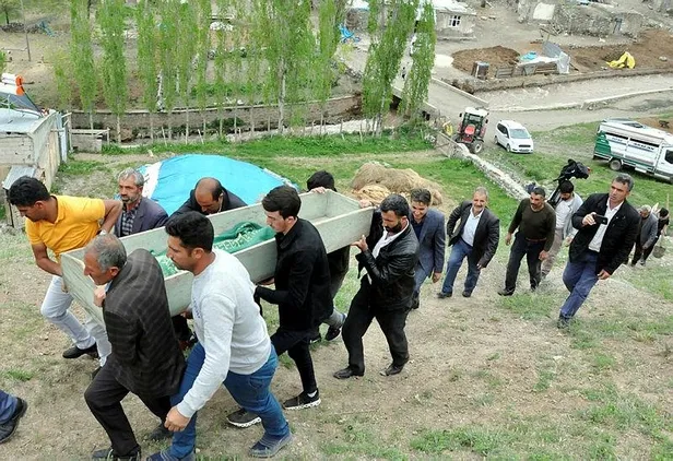 Son dakika: 3 yaşındaki Nurcan Sade'nin cenazesi defnedildi-2