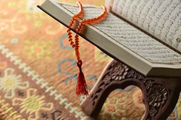 Tilavet secdesi nasıl yapılır? Tilavet secdesi nedir, hangi dua okunur? Ayetleri…