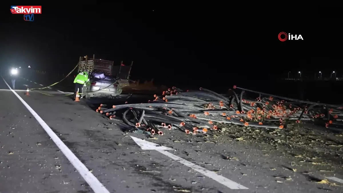 Konya'da kaza: Otomobil römorka saplandı: 1 ölü!