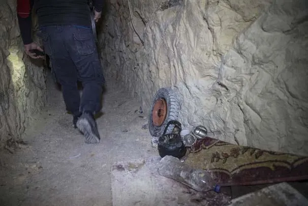 Afrin'de PYD/PKK'nın yerin 4 metre altında yaptığı tünel ağı bulundu-4