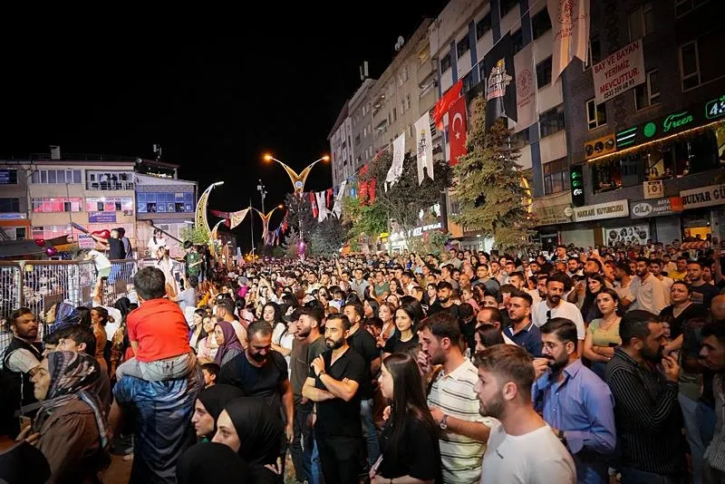 Konserlere vatandaşlar ilgi gösterdi. (AA)