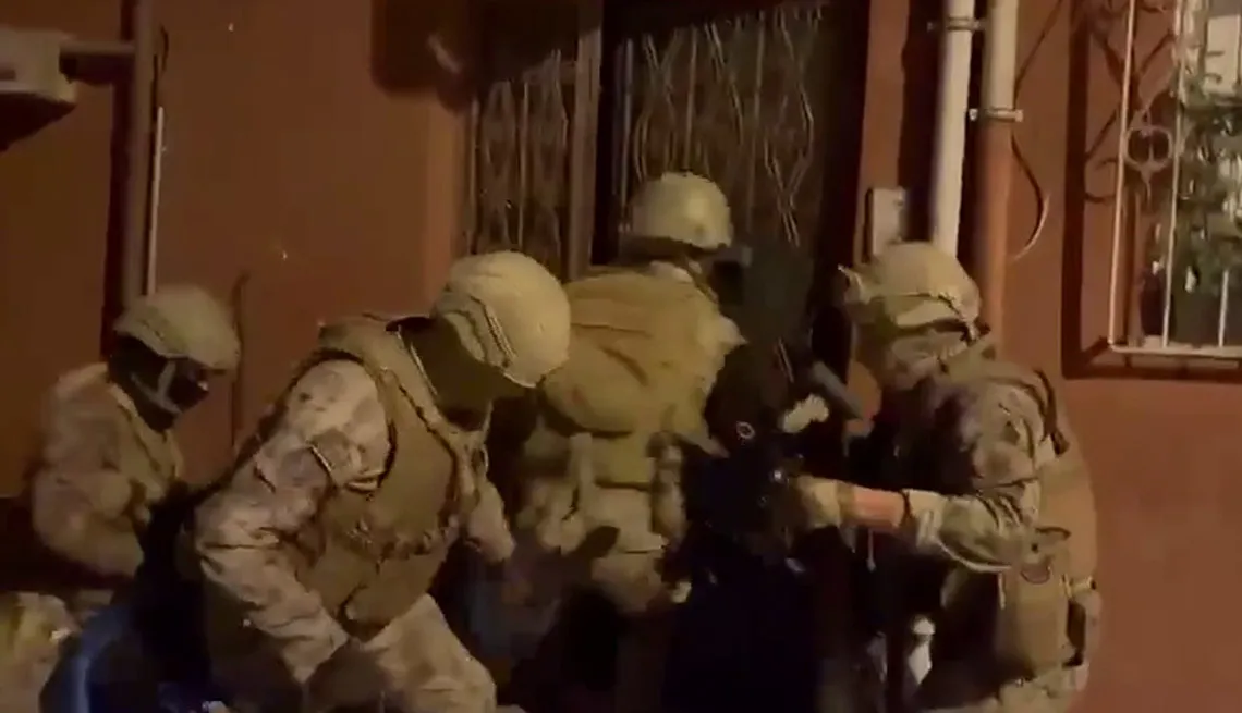 sapkalilar-grubuna-operasyon-cok-sayida-gozalti-1786700824918.jpg “Şapkalılar Grubu”na operasyon! Çok sayıda gözaltı-3
