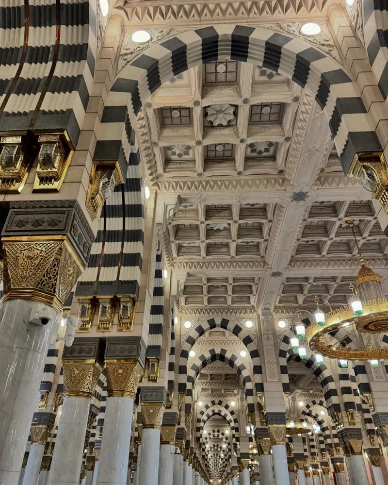 9-yillik-evliliklerinde-kriz-yasamislardi-buzlari-eriten-sahra-isik-ve-idris-aybirdi-umreye-gitti-1733483356234.jpg 9 yıllık evliliklerinde kriz yaşamışlardı! Buzları eriten Sahra Işık ve İdris Aybirdi umreye gitti!-1