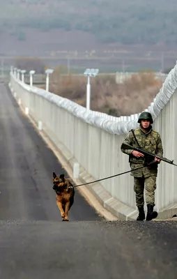 Suriye sınırına 911 kilometrelik 'Türk seddi'