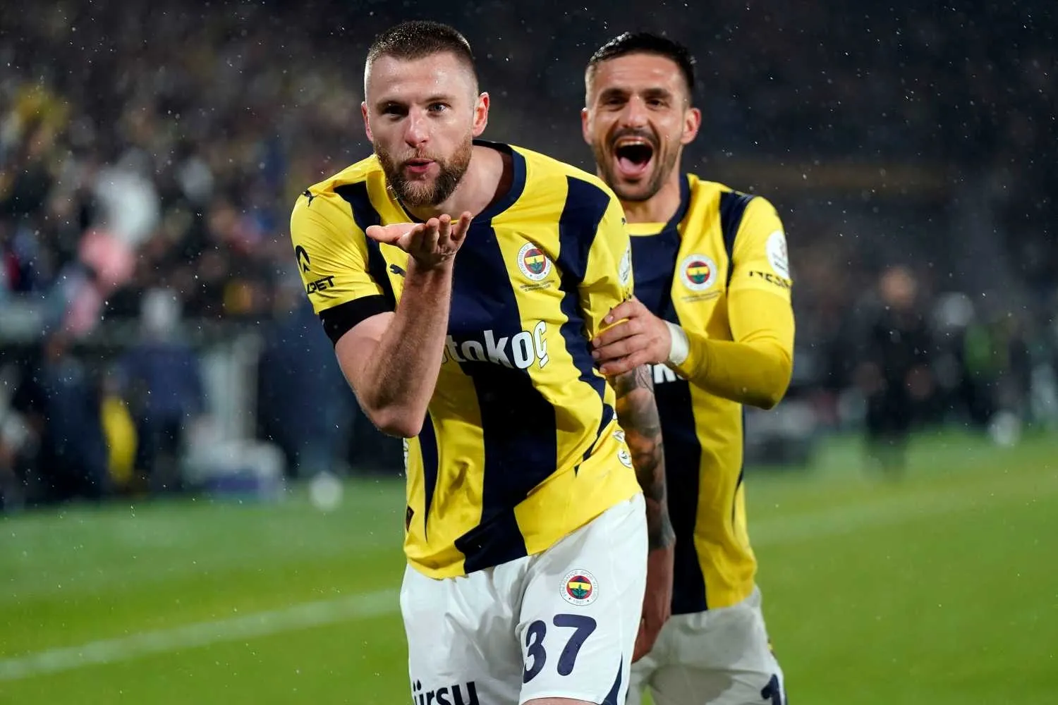 Fenerbahçe'ye gözlerin pasını silecek 22'lik yıldız adayı! - 18
