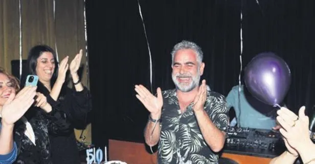 Usta oyuncu Yurdaer Okur'a sürpriz doğum günü partisi!