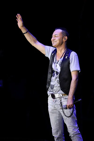 8-oda-4-banyo-4-salon-serdar-ortacin-calisanlarina-miras-birakacagi-luks-evine-bakin-saray-yavrusundan-hallice-1700135603805.jpg Serdar Ortaç’ın çalışanlarına miras bırakacağı lüks evine bakın: Saray yavrusundan hallice! 8 oda, 4 banyo, 4 salon! 2016’da 15 milyon TL'ydi...-8