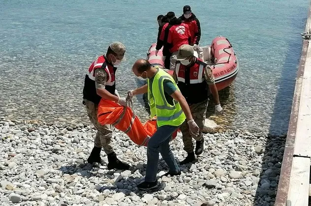Son dakika: Van Gölü'nde teknenin batması sonucu kaybolan biri çouck iki kişinin daha cesedi bulundu
