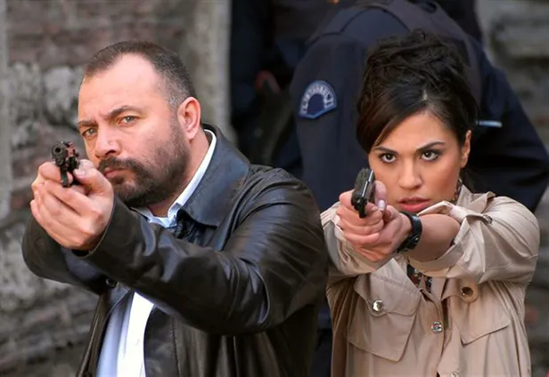 nesrin-ve-cakir-yillar-sonra-ayni-yerde-bulustular-ikisi-de-kilit-isimler-arasinda-1608832648856.jpg Nesrin ve Çakır yıllar sonra aynı yerde buluştular! İkisi de kilit isimler arasında...-6