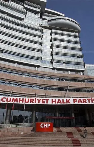 CHP medyasında iç savaş! Engin Özkoç'tan Ekrem İmamoğlu'nun tarafını seçen Soner Yalçın'a tehdit: "Bize rüzgar gülleri lazım değil"