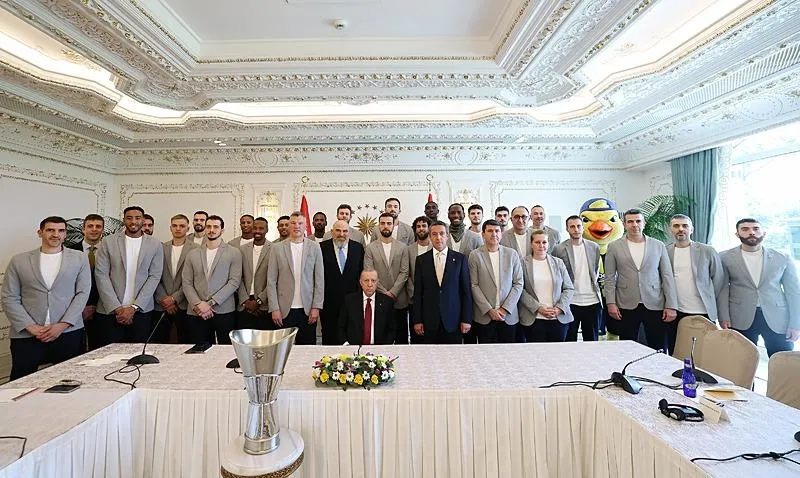 Başkan Erdoğan, Fenerbahçe Beko Erkek Basketbol Takımı'nı kabul etti. (AA)
