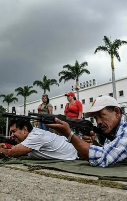 Venezuela'da 900 bin kişilik dev tatbikat