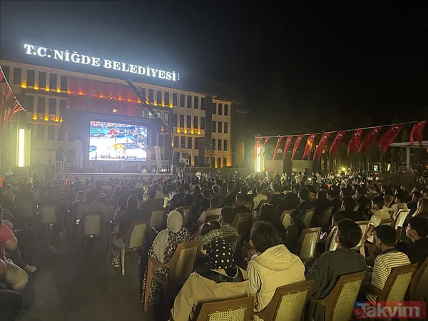 Yurdun dört bi yanında nefesler tutuldu | Türkiye-Almanya EuroBasket 2025 final maçı dev ekrandan izlendi - 9