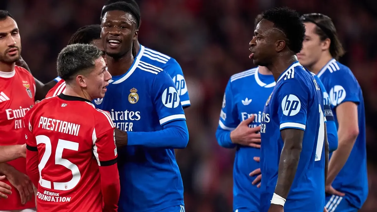 ifab-dugmeye-basti-agzini-kapatan-futbolcuya-direkt-kirmizi-kart-1777409172016.jpeg IFAB düğmeye bastı: Ağzını kapatan futbolcuya direkt kırmızı kart!-2