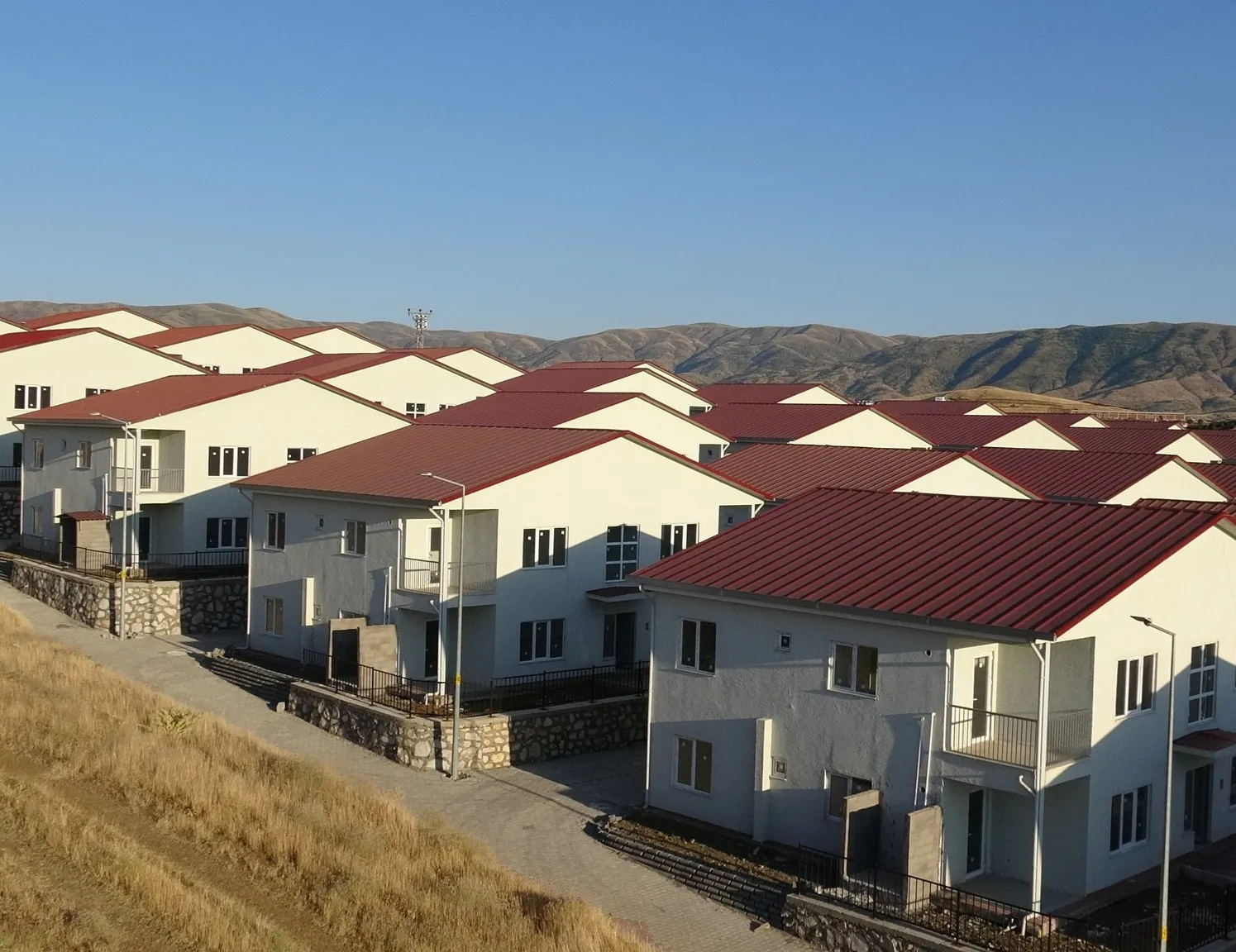 Depremzedelerden Levent’e tepki:  TOKİ 500 bin konut yaptı burada 200 konutu teslim edemedi