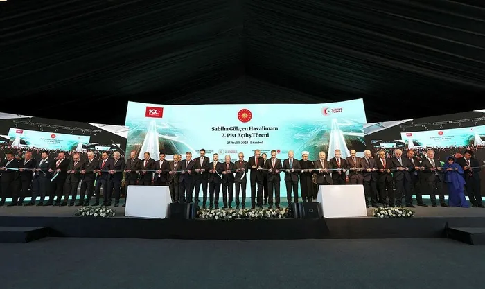 Başkan Erdoğan'dan Türkiye'nin en büyük ikinci pistinin açılışında önemli açıklamalar-13