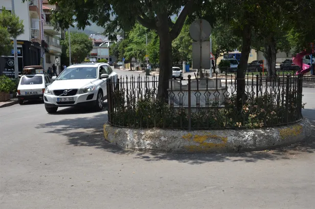 Denizli'de şaşkına çeviren görüntü! İş makineleri bile dokunamıyor-4