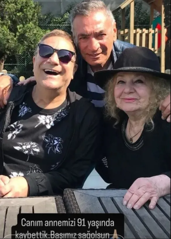 mehmet-ali-erbilden-annesinin-vefati-sonrasi-ilk-kare-1775652857841.jpg Mehmet Ali Erbil’den annesinin vefatı sonrası ilk kare!-2