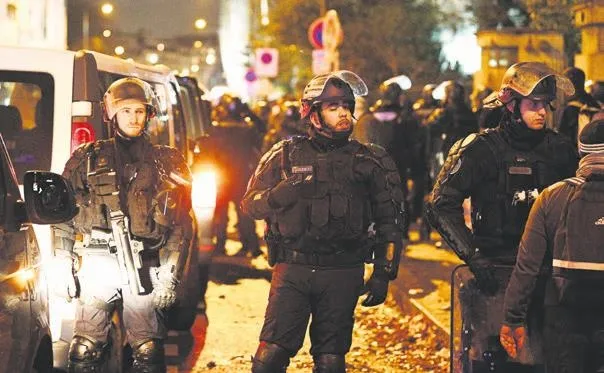 Paris'te çirkin saldırı! Fransızların Türk düşmanlığı bir kez daha kendini gösterdi-1
