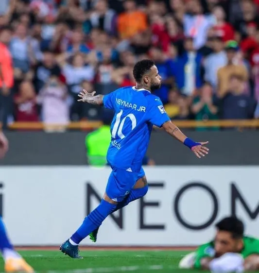 brezilyali-neymara-buyuk-sok-sao-paulodaki-evine-giren-hirsizlar-esi-ve-kizini-kacirmaya-calisti-1699570531853.jpeg Brezilya'lı Neymar'a büyük şok! Sao Paulo’daki evine giren hırsızlar, eşi ve kızını kaçırmaya çalıştı-5