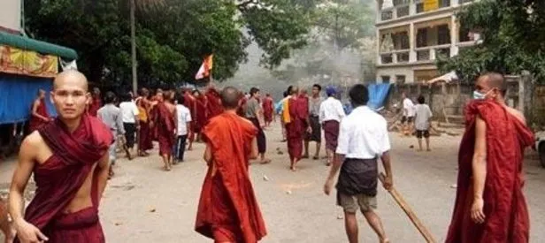 Budist çeteler Müslümanlara saldırdı