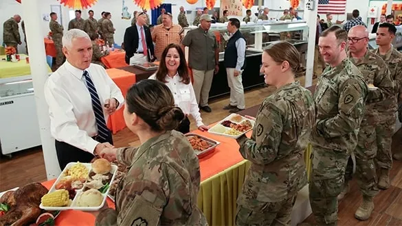 ABD Başkan Yardımcısı Mike Pence'in Irak ziyaretinde dikkat çeken detay: Trump'ın yaptığını yaptı-1