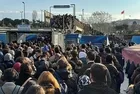 İstanbul'da yine metrobüs arızası! Duraklarda yoğunluk oluştu vatandaşlar yürümekte güçlük çekti
