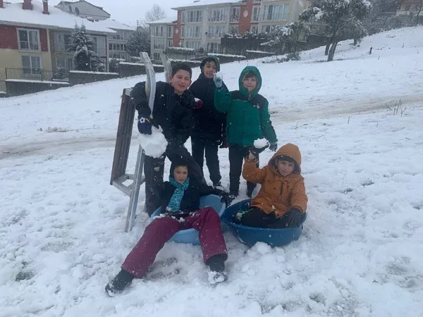 kar-topu-oynamak-isteyen-cocugun-gulumseten-istegi-karlari-temizlemeyin-1610976532890.jpg Kar topu oynamak isteyen çocuğun gülümseten isteği: Karları temizlemeyin-3