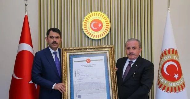 Gazi Meclisin tapu senedini takdim etti