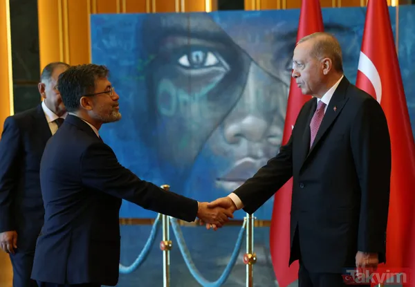 Külliye'de '30 Ağustos' kabulleri! Başkan Erdoğan'dan Türkiye'nin ilk kadın amirali Gökçen Fırat'a: Sen benim hemşehrimdin he? - 33