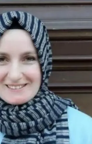 Diyanet’ten kovulan CHP’nin ‘hocası’ Fatma Yavuz yine saçmaladı: “Tek bir LGBT’liye zarar gelirse başörtümü çıkarır yakarım!”