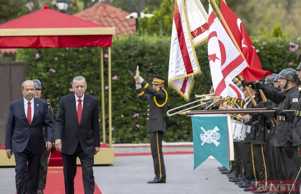 Seçim sonrası ilk yurt dışı ziyareti: Başkan Erdoğan, Kuzey Kıbrıs'ta! Dikkat çeken pankart: Sevdamız Mavi Vatan - 21